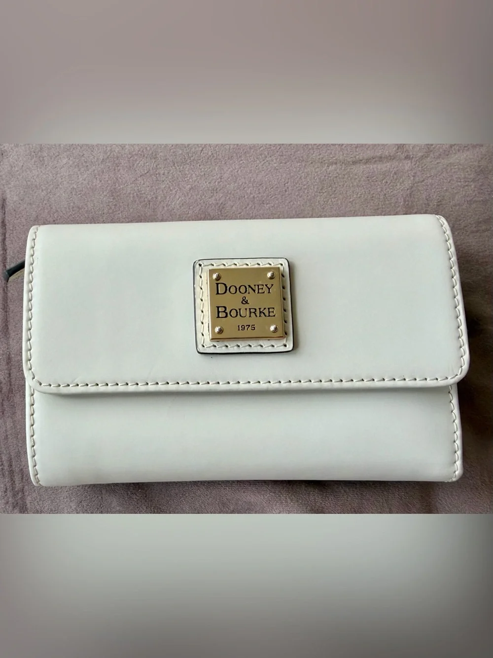 NWOT Dooney & Bourke Wexford Small Flap Wallet Ivory Leather Gold Logo